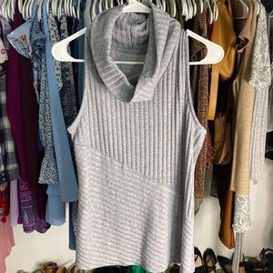 Gray Turtleneck Sleeveless Blouse | Size : S